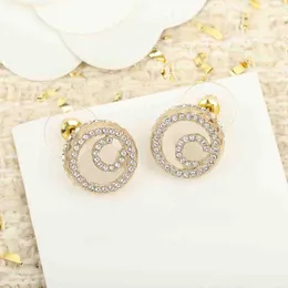 2023 Luxury Quality Round Shape Charm Stud Earring med Diamond Hollow Design i 18K Gold Plated Have Stamp Box PS4546A