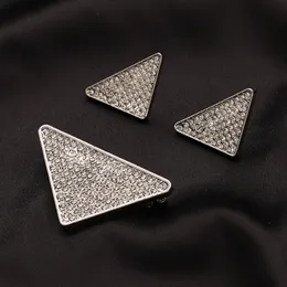 Enkel guldpläterad Sier-märkesdesigners P-Letters Stud Geometric Famous Women Triangle Crystal Rhinestone Pearl Earring Wedding Party Jewerlry02