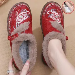 Winter Women's Boots Plus Fleece Thick Soled Vintage Embroidered Cotton Shoes Outdoor Comfort Flat Non-Slip Warm Mother Shoes