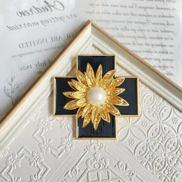 Zachodnia antyczna krzyżowa perłowa dekoracja garnituru złota platana słonecznika broszka