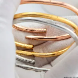 Het försäljning 2023 Ny diamantarmband designer guld armband för män lyxiga smycken för kvinnor mode armband titanium stål guldpläterat hantverk aldrig bleknar inte allergisk