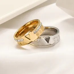 Anel de carta de diamante de designer clássico logotipo de luxo anel de presente feminino noivado amor anel de banda de designer joias de aço inoxidável não desbota joias banhadas a ouro 18K