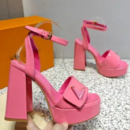 Designers Sandals womens Designer shoes Fashion buckle decoration Pink Patent Leather 11cm high heeled shoes 35-41 Platform heels ankle wrap Rome Sandal