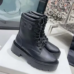 Botas para mujer de diseñador Top Brand Cuero genuino Fondo grueso Martin Boot Plataforma Zapatos de tacón plano Tamaño 35-40 Con caja