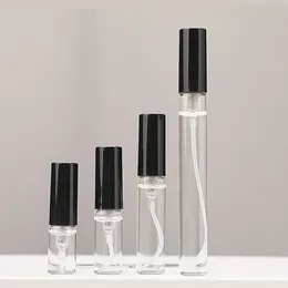 Bottiglia di profumo vuoto in vetro rosa Czechoslovakia Art Deco. Bottiglia di profumo da