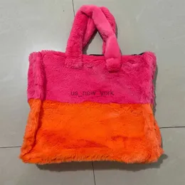 Totes Winter Fluffy Plush Shoulder Bag Patchwork Faux pälspåsar för kvinnor Handväska Luxury Tote Shopper Bag Ladies Warm Clutch Purse 2021 240407