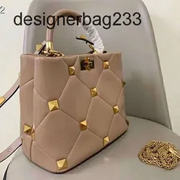 Handbag Women Color Quilted Luxury Handbags Designer Valentiinoz Famous bag Stitching Outline Diamond Bags Pattern Portable Shoulder Women's Chain SRAU