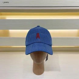 デニムの帽子ファッションコントラストステッカーロゴ男性のためのキャスケットボックスを含む女性のためのレーベルを完成させる優先ギフト