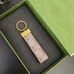 Fashion Designer Leather Keychain Classic Fine Luxury Designer Car Keychain Zinc alloy letter unisex lanyard Gold Black Metal Small jewelry gift Box 6 colors
