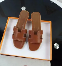 Designer Brown Sandal Slippers Luxury Sandals Women sliding flat flip flops palmprint patent leather slide women beach sandals sum3442778