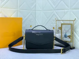 2023 High-end Designer Women's Luxury Crossbody Bag with Chain Detachable Strap Adjustable Shoulder Bag M22952