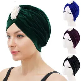 Czapki czaszki czaszki kobiety Kaliwowe aksamitne turban muzułmany skręt stały kolor hidżab chemo czapka vintage kobieca głowa opakowania bandanas czapki turbante 231005