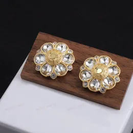 Boucles d'oreilles en or, fleur de cristal de Zircon élégante et boucles d'oreilles de créateur à texture imbriquée de portrait gravé, bouchons d'oreilles personnalisés pour mariages, banquets, fêtes