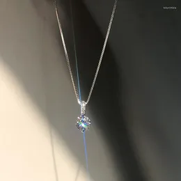 Smyckespåsar syntetiska Moissanite Diamond Simple Geometric Drop Halsband Kvinnlig kedjekedja Temperament Small Fresh Pendant