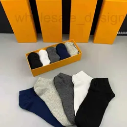 Mężczyźni i kobiety Skarpetka modna The Global Brands Short Socks Studenci Business People Confort Calzini Mens Socks Oooz