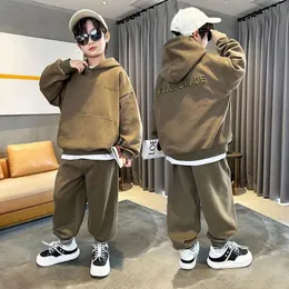 Conjuntos de roupas outono crianças menino roupas conjunto carta bordado com capuz pulôver top e calça 2 peças terno garoto menina tracksuits loungewear 231005