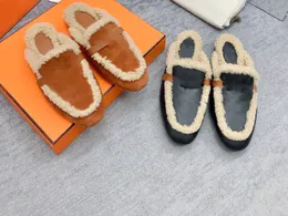 Sandali di pelliccia di lana di pecora di lusso del miglior designer Pantofola mezza traina calda fibbia argentata invernale