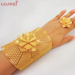 Bangle France Luxury Chain Manschett Bangle Ring för kvinnor Dubai Gold Color Indian Marockan Big Armband Jewelry Arabic African Wedding 231005