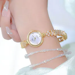 腕時計の豪華なダイヤモンドブレスレットスモールゴールドウォッチ日本語スタイルのエレガントなリストバッチクォーツガールクロックギフトモントレフェム