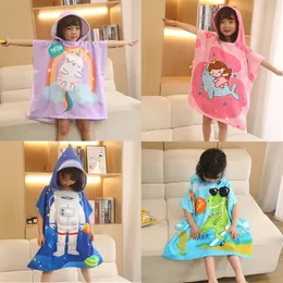 Toalhas Robes Toalha de banho de bebê de desenho animado Toalha de praia com capuz de microfibra Poncho macio Crianças Roupões de banho Unicórnio Gatinho Dinossauro Roupão infantil 231006