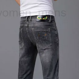 Męski projektant dżinsów lekki luksusowy wysokiej klasy europejski elastyczne męskie dżinsy wiosenne i letnie czyszczone gorące wiertło miękkie małe spodnie kt2f