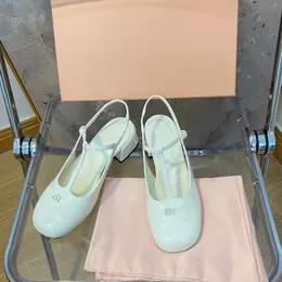 Luksusowe buty designerskie dla kobiet 2023 Wysokiej jakości okrągła głowa kobiety letnie czarny niebieski biały Mary Jane Flats Pasek Buty Ladies Planos Sandal