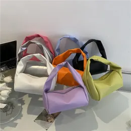 Borse da sera 2023 Una spalla Ascella Moda Nodo Tofu Borsa da donna Borsa sottoascellare Semplice Casual Morbido cuscino Tinta unita 231006