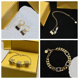 Latest Fashion Necklaces Hotselling Bracelets Top Quality New Look Earrings Designer Pendants Classic Style Jewelry for Women Girls Valentines Christmas Gifts Be