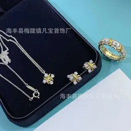 Classic T Family Four Diamond Cross Necklace Women's Pendant Four Leaf Grass Collar Chain Ear Studs Straight tiffaniess