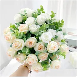 Dekorativa blommor kransar Artificial Rose och Eucalyptus Flower Buquets Fake Outdoor With Boxwood Leaves Greenery Decor for Home Dro Dhuc2