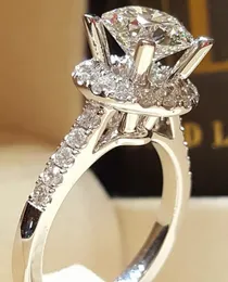 Pierścionki ślubne 925 Symulacja srebrnego pierścienia srebrnego pierścienia diamentowa CZ Pierścień odpowiednia dla kobiecej uroku biżuterię Prezenty zaręczynowe 231006