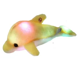 Pluszowe lalki Śliczne kreatywne świetliste zabawki Dolphin Dolphin Lolding LED LED Animal Toys Kolorowa poduszka Piękny prezent 231007