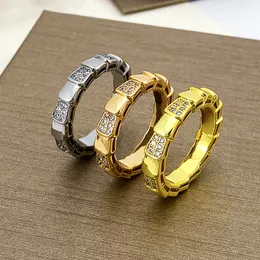 Luxury Snake Bone Ring Womens Stainless Steel Personalized Snake Shaped Pair Ring Full of Sky Stars Full of Diamond Shell Fritillaria Smooth Face Ring