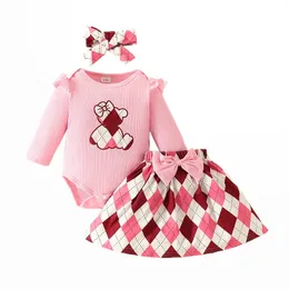 衣料品セットJie Bo baby bayd set oned sleave embroidered pit stripe bodysuit bow plaid half-body hairband 3pcs suit bady girl slothes231006