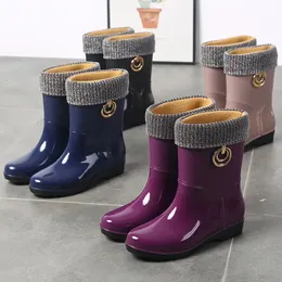 Botas Comemore Moda Mulheres À Prova D 'Água Borracha Trabalho Sapatos de Água Inverno Tubo Médio Mais Deslizamento de Veludo na Bota de Chuva Galoshes 231007