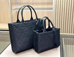 F5A Wysoka jakość Tote Women 2 rozmiary nylonowe płótno torba handlowa Ashion Trójkątna torebka torebki na ramię Crossbody Bag luksusowe torby designerskie portfele