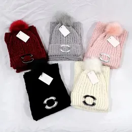 Moda letras cachecol chapéu conjunto para gorros homens mulheres lã inverno 2 peças design c bonés xale designer chapéus cachecóis chenille de alta qualidade lã gorro envoltório cachecóis 12 cores