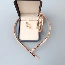 Projektantka Kolekcja Styl Kobiet Lady Head Tail InLay Diamond Snake Snakele Fill Naszyjnik Bransoletka Bransoletka Pierścień Pierścień Rose Gold Biżuteria Zestawy biżuterii