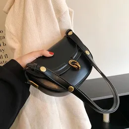 Kvällspåsar sadel liten crossbody för kvinnor 2023 Trend lyxdesigner pu läder axelväska damer handväskor och plånböcker 231006