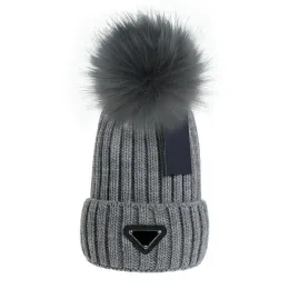 Tr tasarımcı moda mektubu Beanies şapkalar Erkek ve Kadın Modelleri Bonnet Kış Beanie Örme Yün Şapka Plus Kadife Kapak Kafataları Şapkalar F71