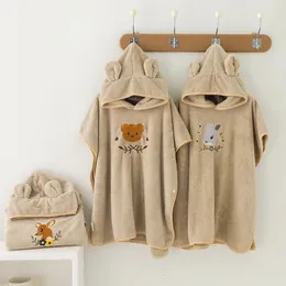 Handtücher Roben Cartoon Säugling Bademantel Baby Badetuch Robe Baumwolle Junge Mädchen Strandtuch Cape Kind Kind Poncho Mit Kapuze Mantel geboren Wrap Decke 231007