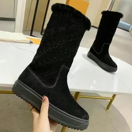 2023 Zima nowe designerskie buty średniej długości płaskie luksusowe buty wełniane buty śniegowe zimowe kolana długość swobodne buty mody botki