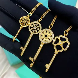 moda lüks kolye kolye tasarımcısı lüks kadınlar için lüks Keytitanyum çelik elmas zinciri sevgililer günü hediye kolyeleri gereç zincir mücevher aksesuar