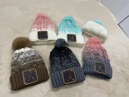 Europe Beanie Cap Designer Bucket Hats New Fashion Women Warm Winter Gradient Faux Fur Pom Poms Bobble Hat Outdoor Bonnet Gorros