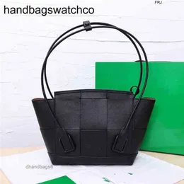 BottegassVenetas Arco Bags Bag 2023 Women Handbag Arcos 33 Woven Cowhide Small Leather Single Shoulder Cross Have Logo Jwuk 2lrj fjj