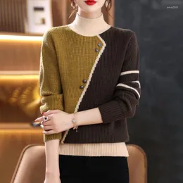 Kvinnors tröjor Asymmetriska randiga knappar stickad skarvning Vintage Temperament Autumn Winter Tjock Clothing Elegant Keep Warm