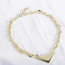 Designer Uomo Donna Collana con ciondoli a forma di triangolo in oro Coppia femminile Collana con ciondolo a catena dorata sul collo Regali Collane Accessori