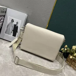 Ny modedesigner väska män trio messenger väska hög kvalitet crossbody väskor kvinnor klassiska vita lyxhandväskor plånbok präglade läder axelväskor