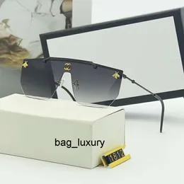 Mode lyxiga lyxiga solglasögon öldesigner Eyewear Unlimited Beach Outdoor Shades PC Frame Kvinnor och män Skydd Solglasögon Fashion Classic Lady Mirrors Fo