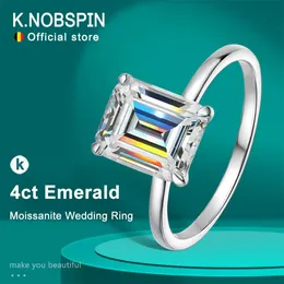 Solitaire Ring Knobspin 4CT Emerald S925 Sterling Sliver Plated 18K White Gold Wedding Band förlovningsringar för kvinnor 231007